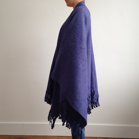 *NWOT* Purple Cozy Polar Fleece Poncho Blanket - Picture 5 of 9